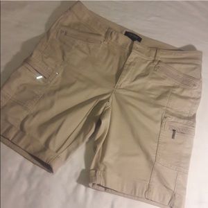 WHITE HOUSE BLACK MARKET BERMUDA SHORT